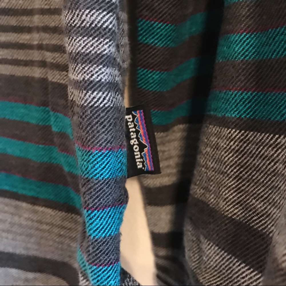 Patagonia women’s casual striped button down - Picture 5 of 7